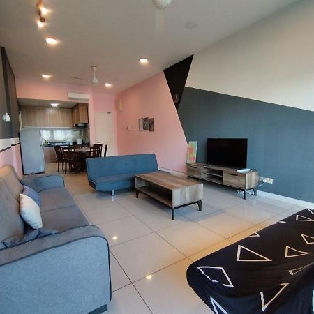 Restary - Black Pink, Loft E - Imago Shopping Mall - Kk City- 3Br,8Pax 来沙旅 黑粉主题公寓 - Loft E - Imago商场 - 泳池 - Kk市中心 - 3房8人 โกตาคินาบาลู ภายนอก รูปภาพ